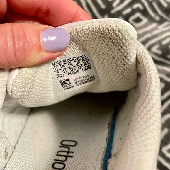 Adidas Superstar Sneakers - White with black - barely used - Picture 6 of 6